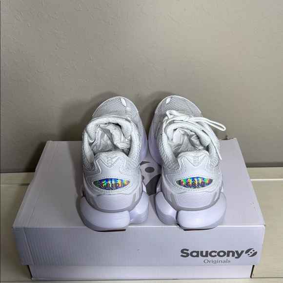 Saucony Grid NXT Originals  White Sneakers.Unisex NWBox Size 7.5Women 
Size 6Men - Picture 3 of 8